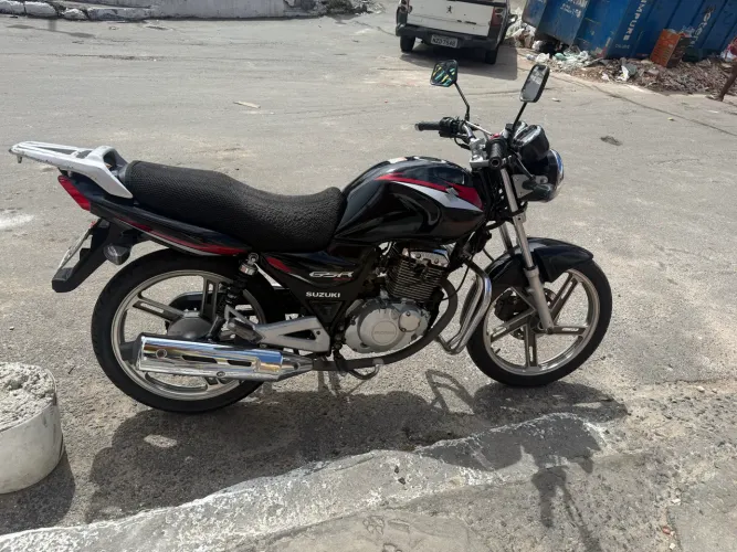 Vendo uma moto conservadíssima 