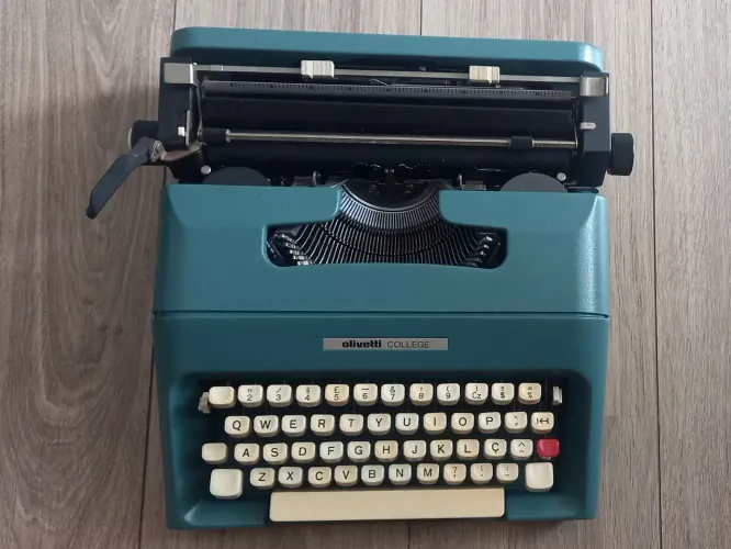 Máquina datilografica Olivetti College