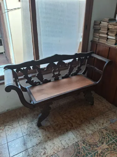 Antigo banco namoradeira em madeira