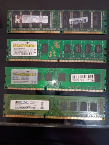 Lote de memórias para desktops antigos