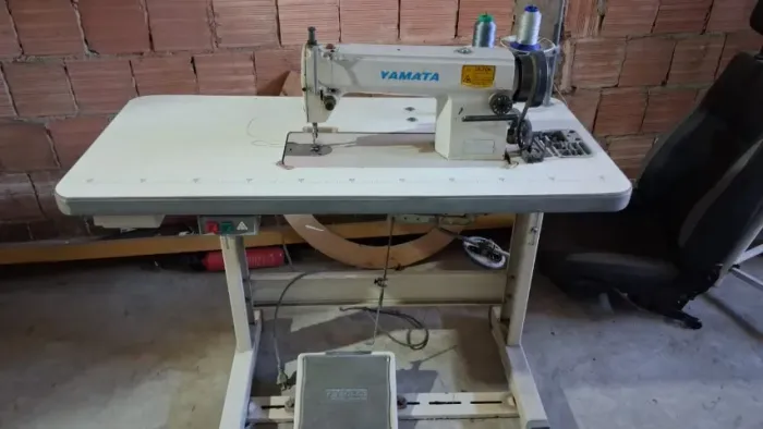 Máquina De Costura Reta Industrial Yamata