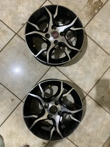 Par de rodas aro 14 4x98 Fiat Argo GT