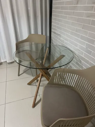 50% Off: 2 Cadeiras com braços - bege.