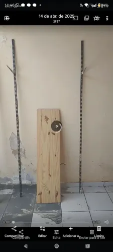 Vendo 20 prateleiras de Pinus de 120x30cm, e Hastes para parede, e suportes de 30cm. 
