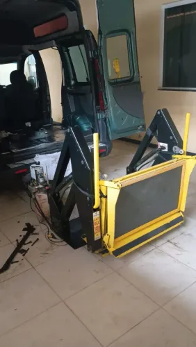 PLATAFORMA ELEVATÓRIA VEICULAR PCD - 250kg*