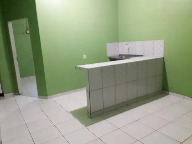 Alugo kitnet 900,00 reais.
