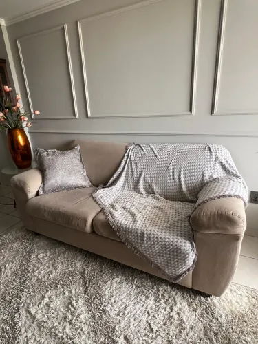 SOFÁ DE TRÊS LUGARES 