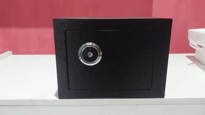 Vendo esse Cofre com 3 chaves e Fechadura Estrela, novo na caixa.