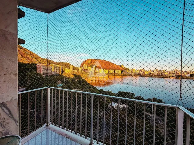 Lagoa!! 117m² Apartamento com 3 quartos, 1 suíte e varandas. 2 vagas de garagem