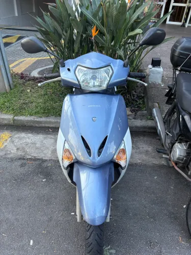 Honda Lead 110 2013 - Econômica, Confortável