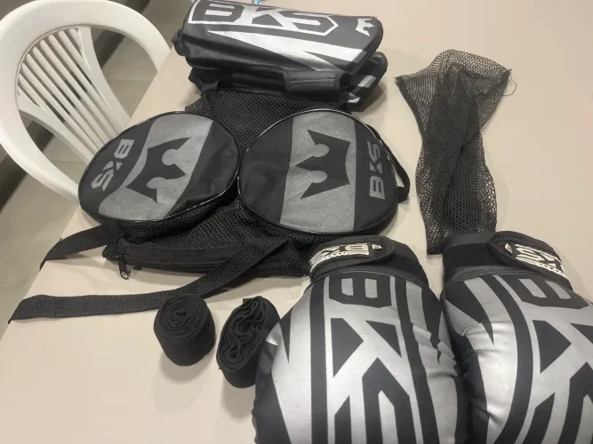 Kit BKS Luva De Boxe Kickboxing Muay Thai + Caneleira + Bolsa Com Bolso