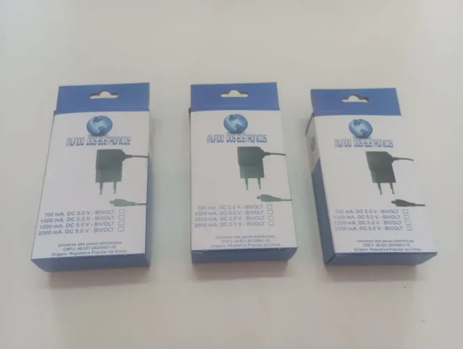 Carregador universal bivolt tipoV-8, lotes 100 pecas 400,00,preço abaixo mercado.