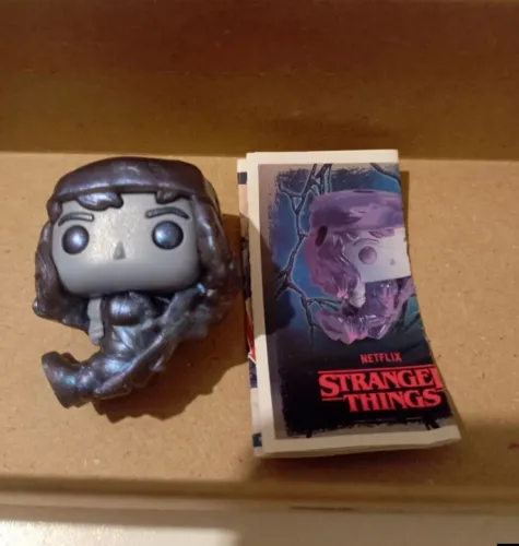 Eddie Stranger things kinder Joy 