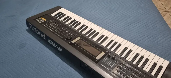 TECLADO ROLAND - GW 8