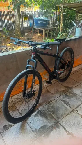 Vendo uma bicicleta 