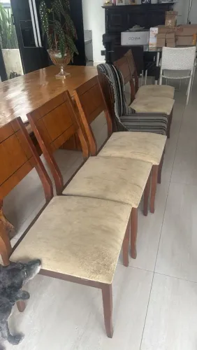 mesa de vidro e seis cadeiras