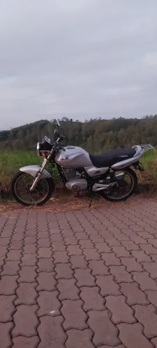 Moto muito conservada. Tudo original
