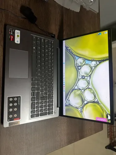 Notebook Lenovo IdeaPad 3 AMD Ryzen 5 5500U / 8GB RAM / 256GB SSD Full HD (Com Caixa)