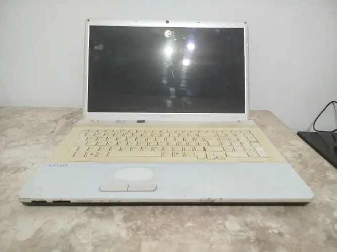 Notebook Sony Vaio PCG-91211M i3 2330M, 2,20Ghz, 2Gb Ram, tela 17 polegadas, com defeito