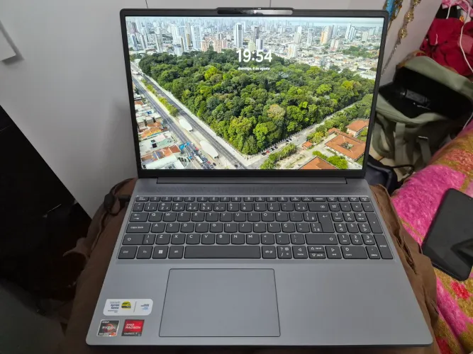 LENOVO IDEAPAD SLIM3 || AMD RYZEN 7 7735HS + AMD RADEON GRAPHICS || 8 GB RAM
