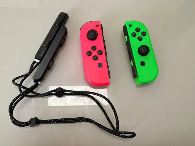 Kit Controle Joy-Con Colorido + Par de Strap para Nintendo Switch Originais Seminovos