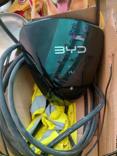 Vende se carregador da BYD