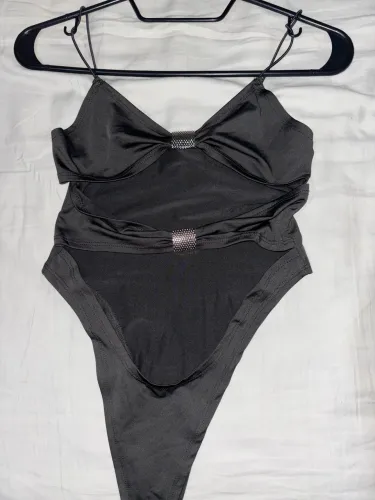 body com recortes