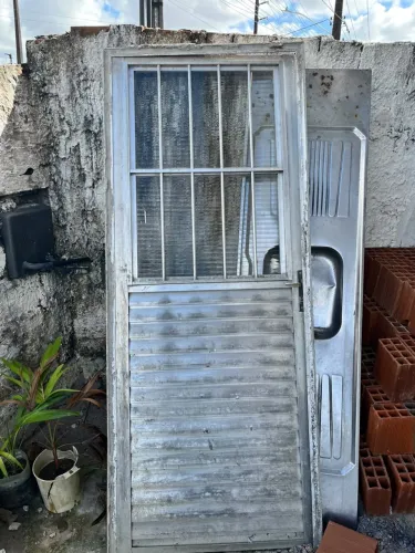 Porta de alumínio + Pia de Inox - R$ 500