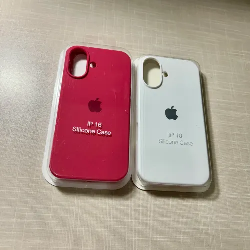 Capa silicone case iPhone 16 vermelho e branca 