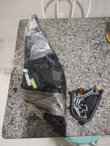 Vendo lanterna traseira esquerda prisma 2014. Nova