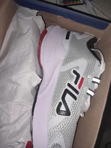 TENIS FILA NUMERO 40 NA CAIXA LEVE MACIO