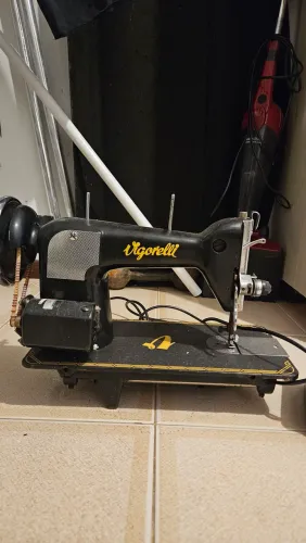 Vende-se maquina de costura industrial Vigorelli