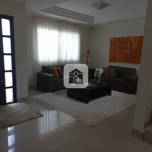 Sobrado disponível para locação ou venda no bairro Segismundo Pereira