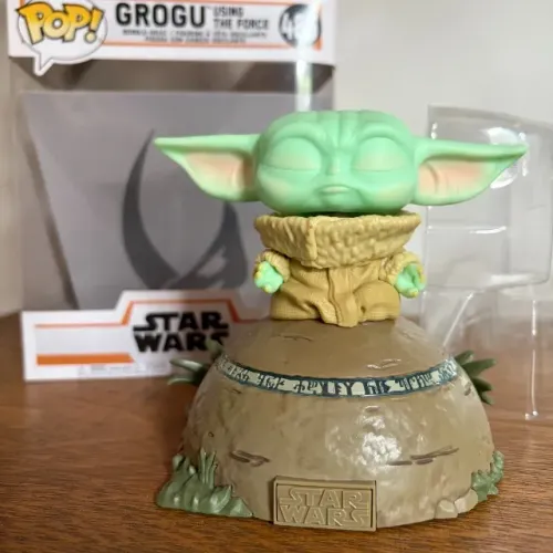 Funko Pop Grogu using the force 485 Star Wars Luzes e som