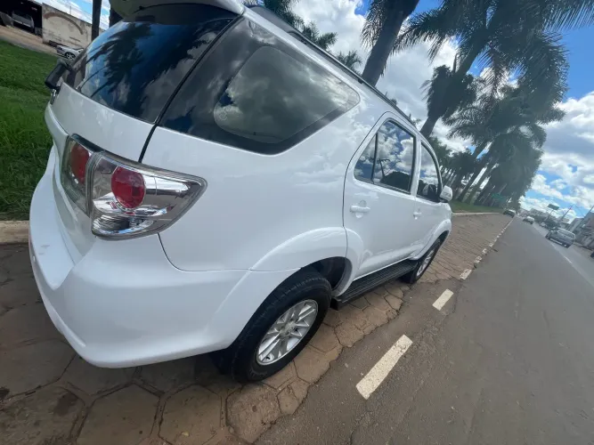 Toyota Hilux SW4 SR 4X2 2.7/2.7 Flex 16V Mec. 2013