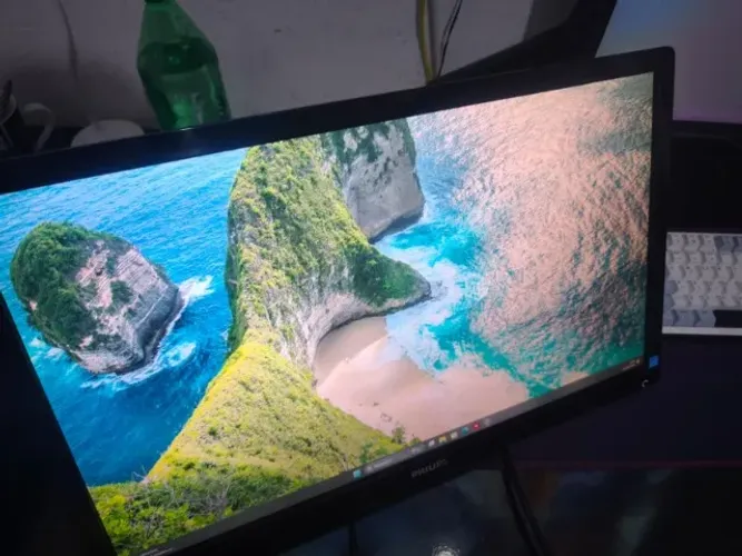 MONITOR PHILIPS 23,6" FULL HD COM SUPORTE ARTICULADO - EXCELENTE ESTADO