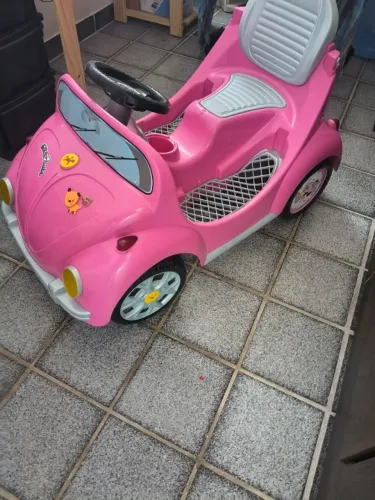Carrinho de passeio Fusca rosa