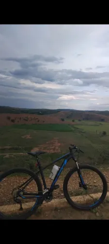 Bicicleta OGGI BIG WHELL 7.0. Aro 29 excelente estado de conservação 