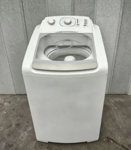 VENDE-SE MÁQUINA DE LAVAR ROUPA ? ELETRÔLUX 10 KG ?