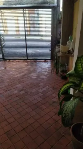 Casa térrea a venda no Jaguaré com 3 vagas de garagem.