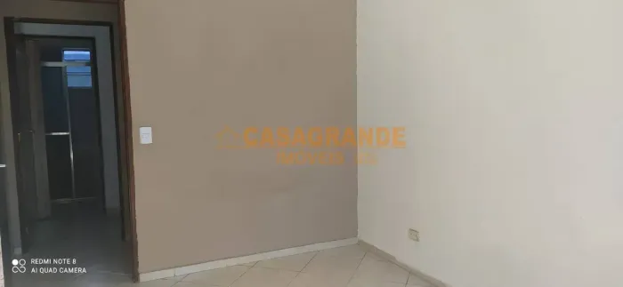 Casa p/ Locação - sobrado, 2 suítes, 5 vagas, 140m² - Jd Ismênia