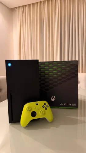Xbox Series X 1TB 2 controles