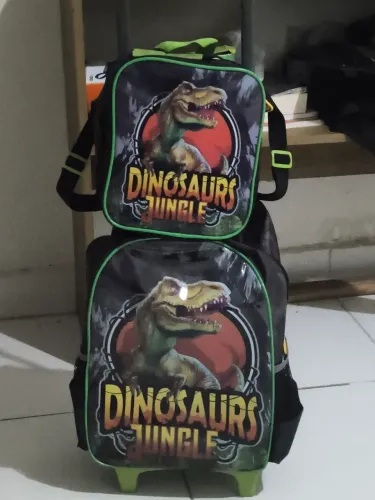 Mochila estudantil de criança