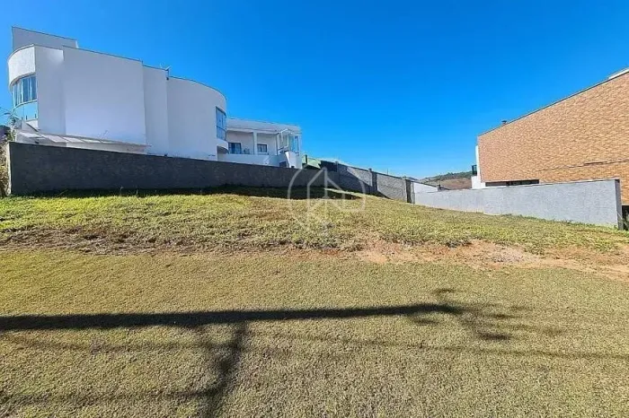 Imóvel para venda tem 520 metros quadrados em São Pedro - Juiz de Fora - MG
