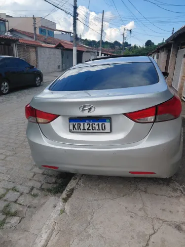 Hyundai Elantra GLS 1.8 16V Aut. 2013