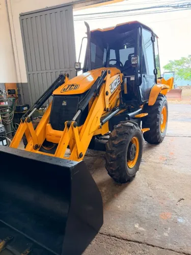 Retroescavadeira jcb