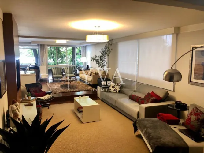 Apartamento com 212 m², 3 quartos sendo 3 suítes à venda no bairro Higienópolis.