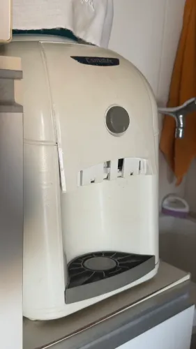 Gelagua Esmaltec com avarias mas gelando 