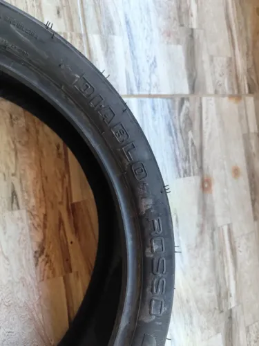 Pneu de Cb 300