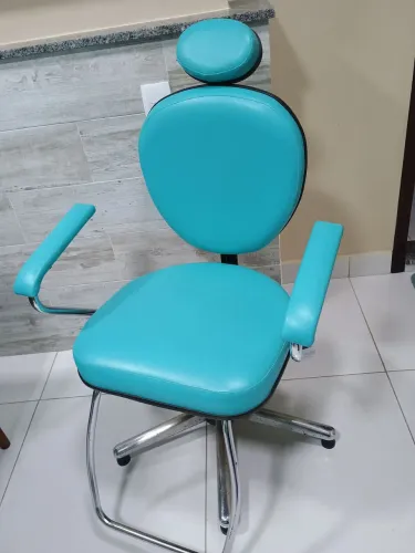 Vende-se cadeira pra cabeleireiro ou maquiadora.